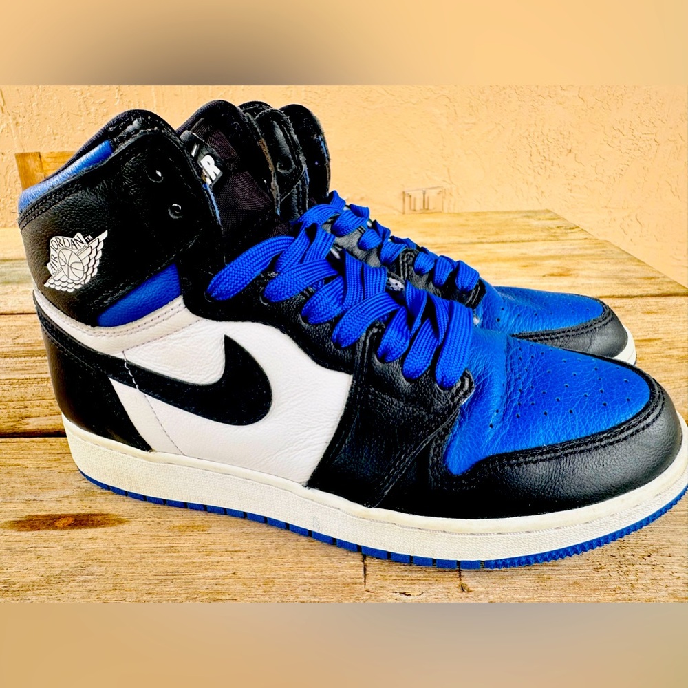 Nike Jordan 1 Retro High. Royal toe. 6Y Used.